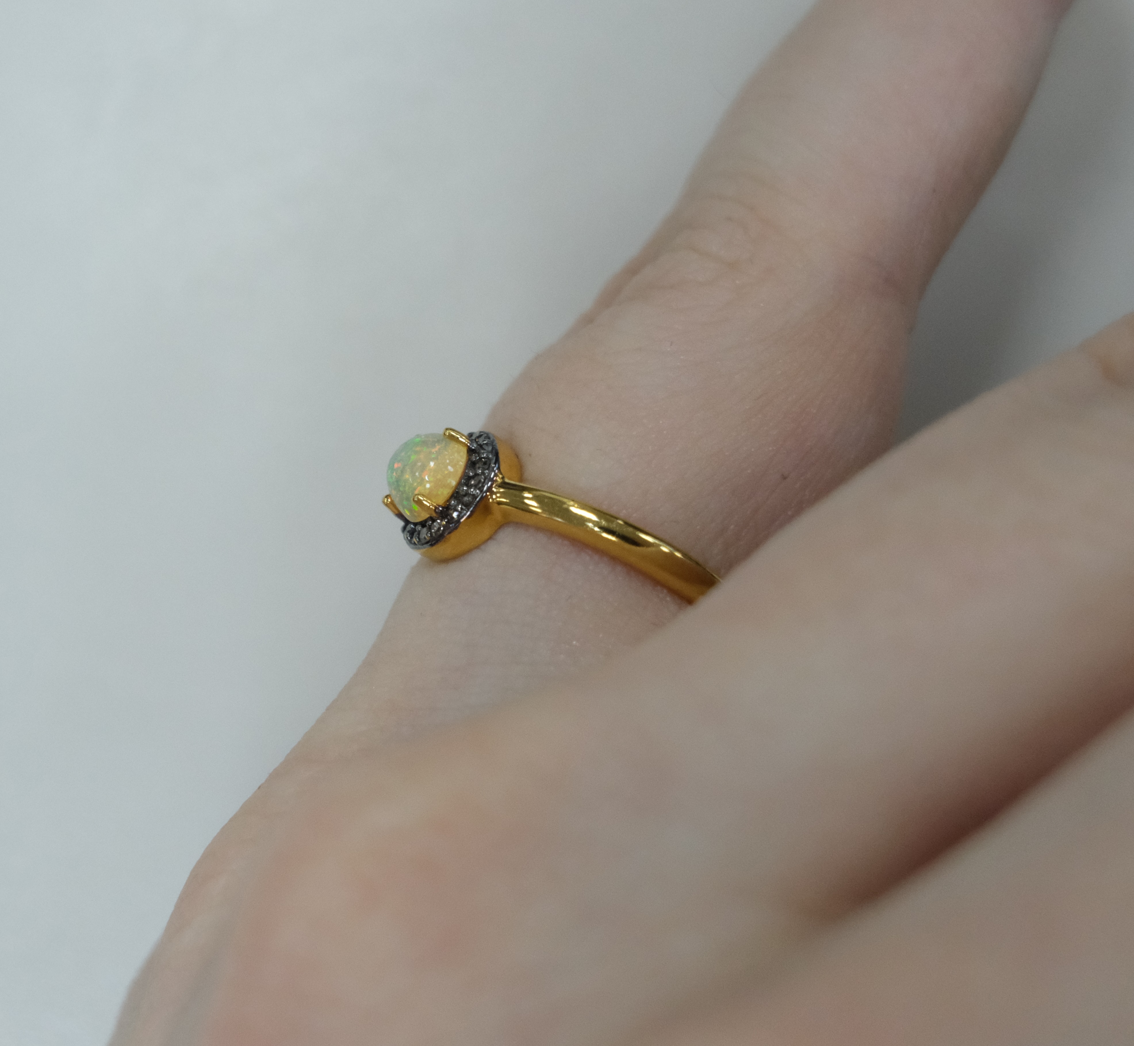 Серебряное кольцо с опалом и бриллиантами